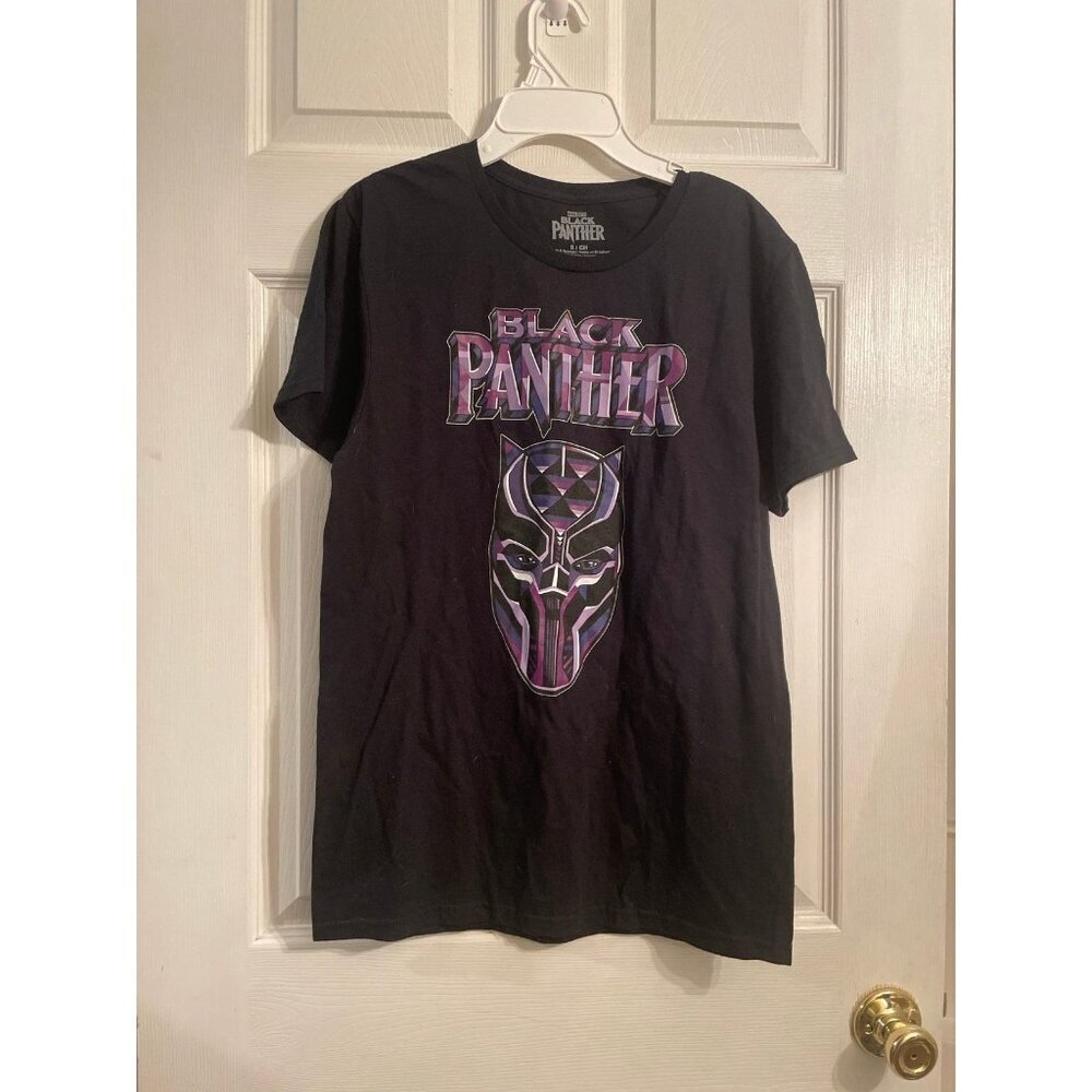 Men’s size small Black Panther Graphic tee NEW